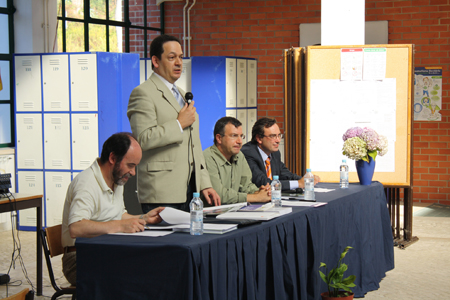 Saul Gomes, entre os elementos da mesa